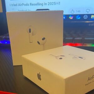 Apple AirPods Pro - Sleek White Design
